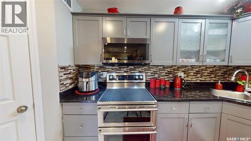 710 Weldon Avenue, Saskatoon, SK - Indoor Photo Showing Kitchen
