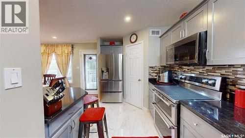 710 Weldon Avenue, Saskatoon, SK - Indoor Photo Showing Kitchen With Stainless Steel Kitchen