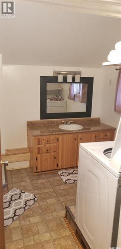 48 Main Street, Manor, SK - Indoor Photo Showing Laundry Room
