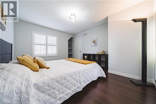 Bedroom featuring dark wood-style flooring and baseboards - 25 Orchard Hill, Hamilton, ON - Indoor Photo Showing Bedroom