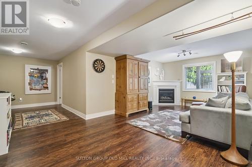 51 - 18 Crimson Drive, Niagara-On-The-Lake, ON - Indoor Photo Showing Living Room With Fireplace