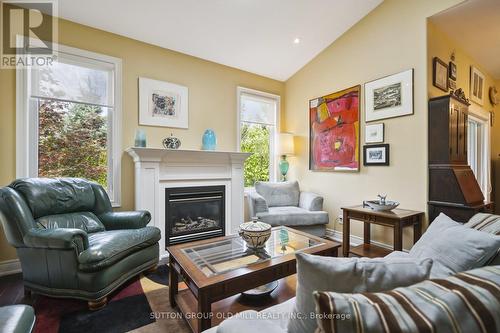 51 - 18 Crimson Drive, Niagara-On-The-Lake, ON - Indoor Photo Showing Living Room With Fireplace