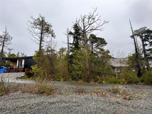 843 Lorne White Pl, Ucluelet, BC 