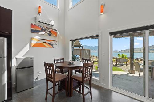 6-3672 Sabiston Creek Road, Kamloops, BC - Indoor Photo Showing Dining Room