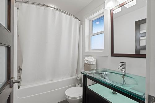 6-3672 Sabiston Creek Road, Kamloops, BC - Indoor Photo Showing Bathroom