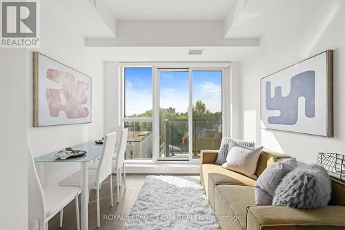 521 - 560 Rideau Street, Ottawa, ON - Indoor Photo Showing Living Room