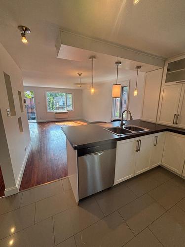 Kitchen - 1922 Rue De Bergerville, Québec (Sainte-Foy/Sillery/Cap-Rouge), QC - Indoor Photo Showing Kitchen