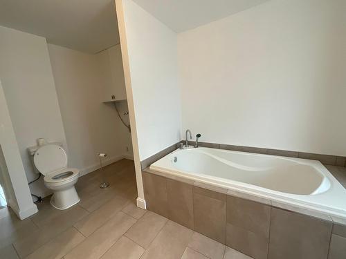 Bathroom - 1922 Rue De Bergerville, Québec (Sainte-Foy/Sillery/Cap-Rouge), QC - Indoor Photo Showing Bathroom