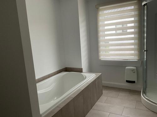 Bathroom - 1922 Rue De Bergerville, Québec (Sainte-Foy/Sillery/Cap-Rouge), QC - Indoor Photo Showing Bathroom