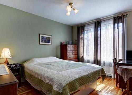 Bedroom - 1924  - 1926 Rue De Bergerville, Québec (Sainte-Foy/Sillery/Cap-Rouge), QC - Indoor Photo Showing Bedroom