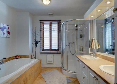 Bathroom - 1924  - 1926 Rue De Bergerville, Québec (Sainte-Foy/Sillery/Cap-Rouge), QC - Indoor Photo Showing Bathroom