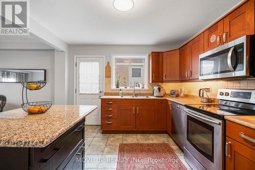 785 Pam Crescent, Newmarket, ON - Indoor Photo Showing Kitchen With Double Sink