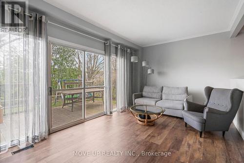 785 Pam Crescent, Newmarket, ON - Indoor Photo Showing Living Room
