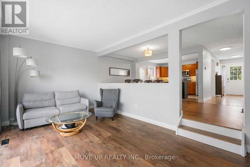 785 Pam Crescent, Newmarket, ON - Indoor Photo Showing Living Room