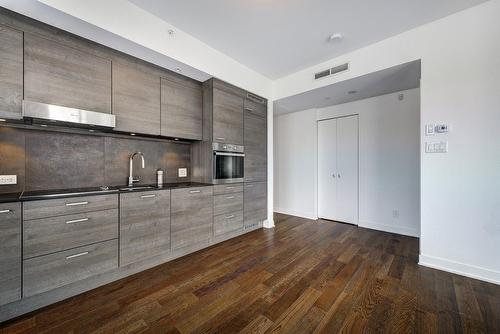 Salle à manger - 1011-1155 Rue De La Montagne, Montréal (Ville-Marie), QC - Indoor Photo Showing Kitchen