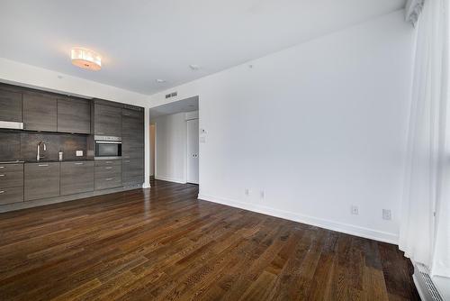 Salon - 1011-1155 Rue De La Montagne, Montréal (Ville-Marie), QC - Indoor