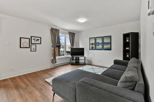 Salon - 301-60 Rue Chénier, Saint-Philippe, QC - Indoor Photo Showing Living Room