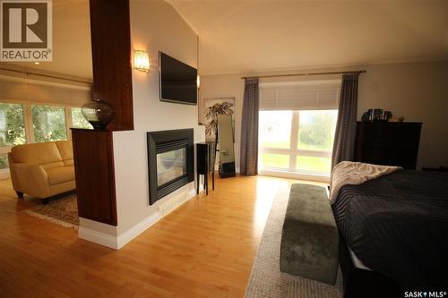 555 5Th Street W, Shaunavon, SK - Indoor With Fireplace