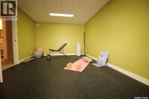 555 5Th Street W, Shaunavon, SK - Indoor Photo Showing Gym Room
