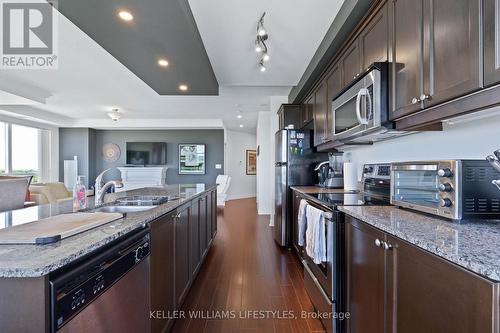 1004 - 1030 Coronation Drive, London North (North I), ON - Indoor Photo Showing Kitchen With Double Sink With Upgraded Kitchen