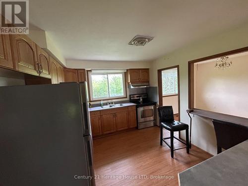 310 Albany Street, Fort Erie (Lakeshore), ON - Indoor Photo Showing Kitchen With Double Sink