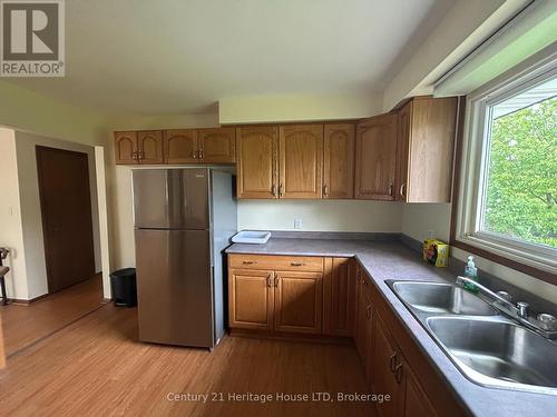 310 Albany Street, Fort Erie (Lakeshore), ON - Indoor Photo Showing Kitchen With Double Sink