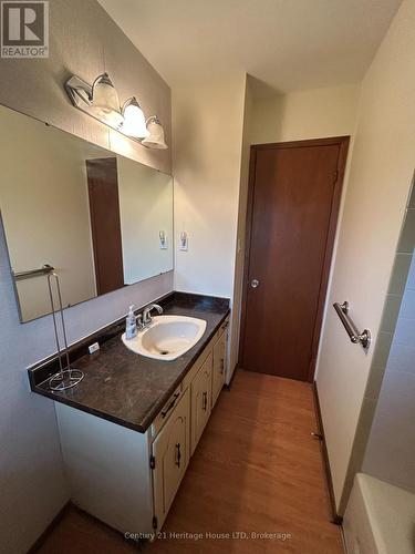 310 Albany Street, Fort Erie (Lakeshore), ON - Indoor Photo Showing Bathroom