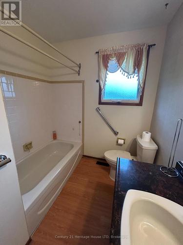 310 Albany Street, Fort Erie (Lakeshore), ON - Indoor Photo Showing Bathroom