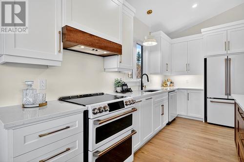 12 Reddley Place, Conception Bay South, NL - Indoor Photo Showing Kitchen With Upgraded Kitchen