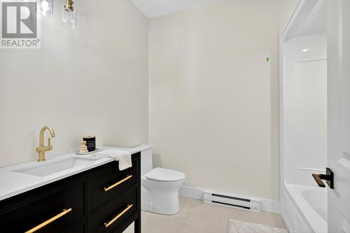 12 Reddley Place, Conception Bay South, NL - Indoor Photo Showing Bathroom
