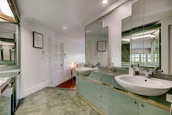 Salle de bains attenante à la CCP - 