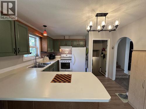 5216 Tamarack Crescent, Fort Nelson, BC - Indoor Photo Showing Kitchen With Double Sink