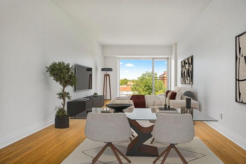 Salon - 701-801 Rue Sherbrooke E., Montréal (Le Plateau-Mont-Royal), QC - Indoor