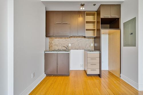 Cuisine - 701-801 Rue Sherbrooke E., Montréal (Le Plateau-Mont-Royal), QC - Indoor Photo Showing Kitchen