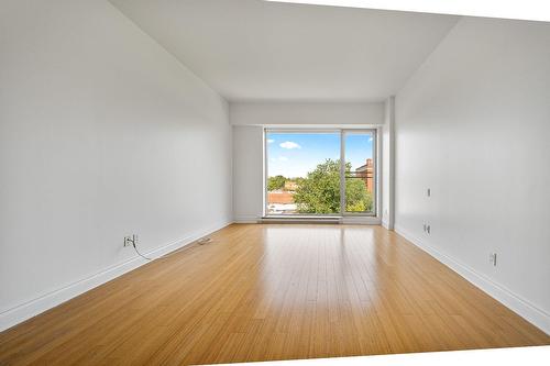 Salon - 701-801 Rue Sherbrooke E., Montréal (Le Plateau-Mont-Royal), QC - Indoor Photo Showing Other Room