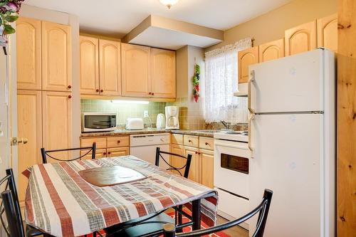 Cuisine - 330Z  - 330Az Rue De L'Edelweiss, Sainte-Agathe-Des-Monts, QC - Indoor Photo Showing Kitchen