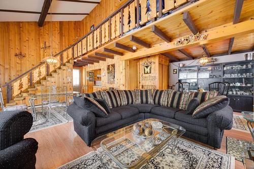 Salon - 330Z  - 330Az Rue De L'Edelweiss, Sainte-Agathe-Des-Monts, QC - Indoor Photo Showing Living Room