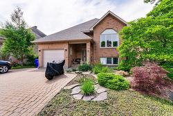 19 Rue de l'Escalade  Gatineau (Hull), QC J8Z 3N5