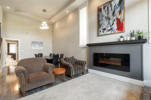 1180 Shuswap Street, Salmon Arm, BC - Indoor Photo Showing Living Room With Fireplace