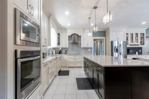 1180 Shuswap Street, Salmon Arm, BC - Indoor Photo Showing Kitchen With Upgraded Kitchen