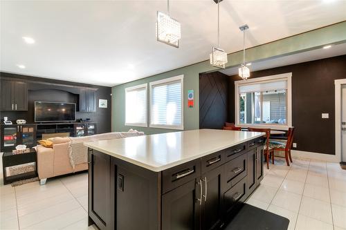 1180 Shuswap Street, Salmon Arm, BC - Indoor Photo Showing Kitchen
