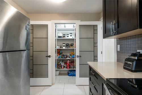 1180 Shuswap Street, Salmon Arm, BC - Indoor Photo Showing Kitchen