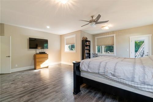 1180 Shuswap Street, Salmon Arm, BC - Indoor Photo Showing Bedroom