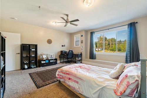1180 Shuswap Street, Salmon Arm, BC - Indoor Photo Showing Bedroom