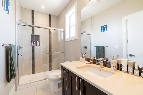 1180 Shuswap Street, Salmon Arm, BC - Indoor Photo Showing Bathroom