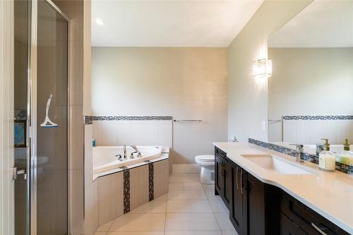 1180 Shuswap Street, Salmon Arm, BC - Indoor Photo Showing Bathroom