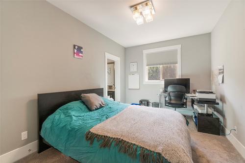 1180 Shuswap Street, Salmon Arm, BC - Indoor Photo Showing Bedroom