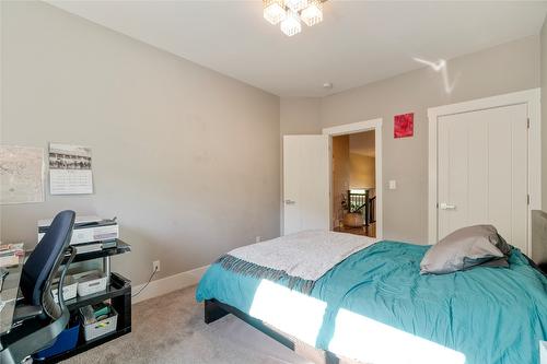 1180 Shuswap Street, Salmon Arm, BC - Indoor Photo Showing Bedroom