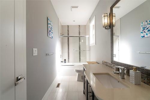 1180 Shuswap Street, Salmon Arm, BC - Indoor Photo Showing Bathroom
