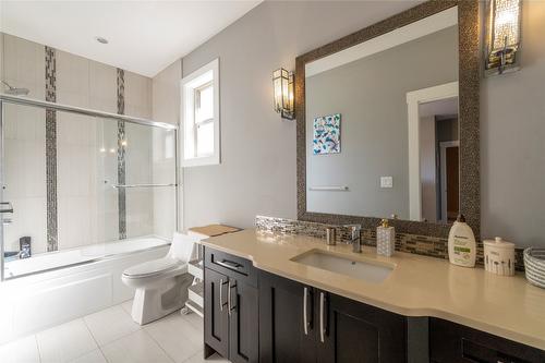 1180 Shuswap Street, Salmon Arm, BC - Indoor Photo Showing Bathroom